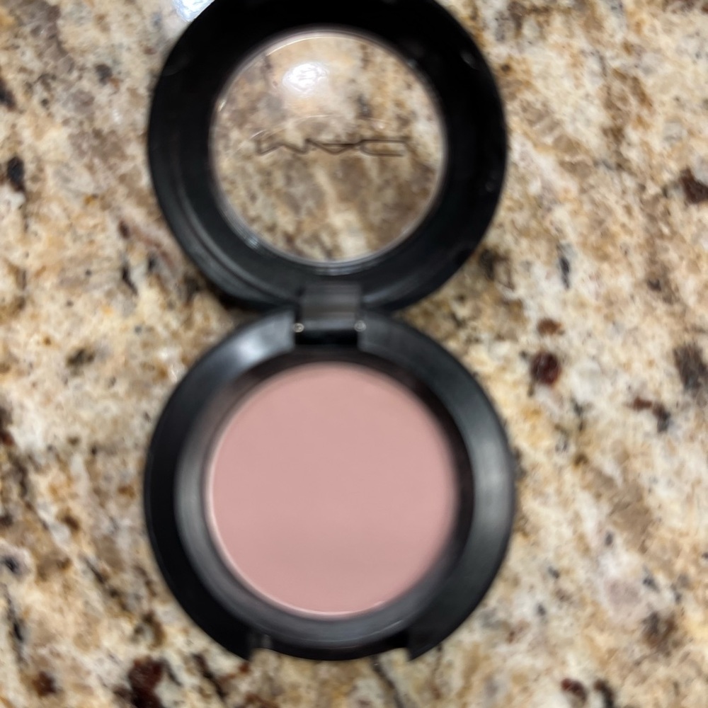 MAC Cosmetics Eyeshadow- Quarry
